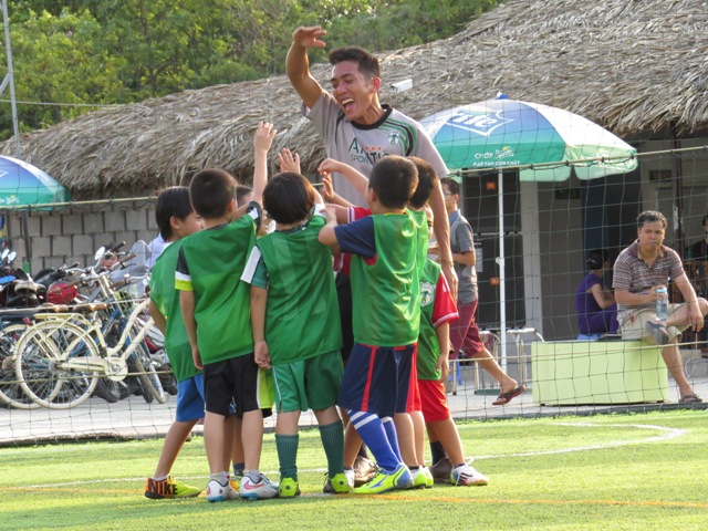 ベトナムの日本式サッカースクール アミティエ 人気の秘密は しつけ重視 の指導法 教えてasean 海外の飲食店出店を全面サポート